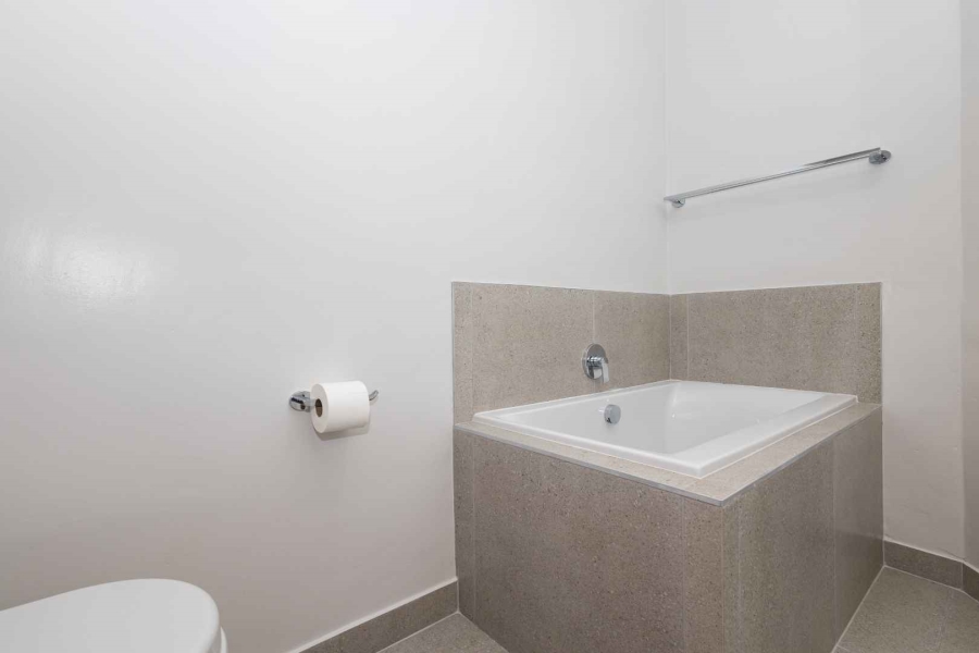 To Let 2 Bedroom Property for Rent in Loevenstein Western Cape